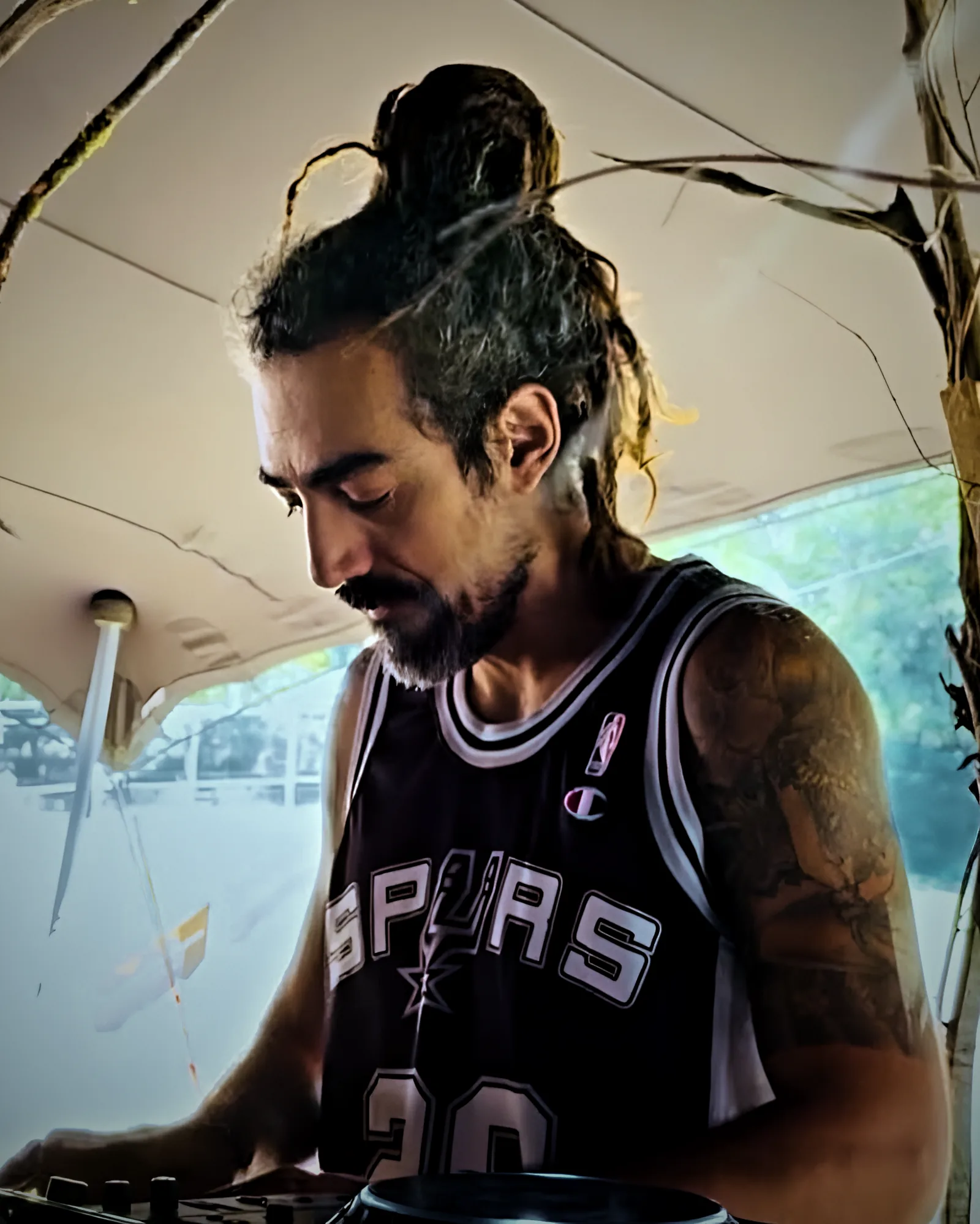 Live at DROPS Festival 2026 wearing the black Spurs tank top